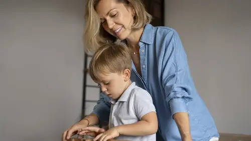 Barnflicka eller guvernant: vad är skillnaden och vem du ska välja för ditt barn